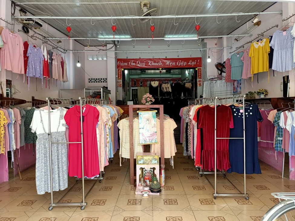 Shop đầm bầu tại Vĩnh Long Chị Em