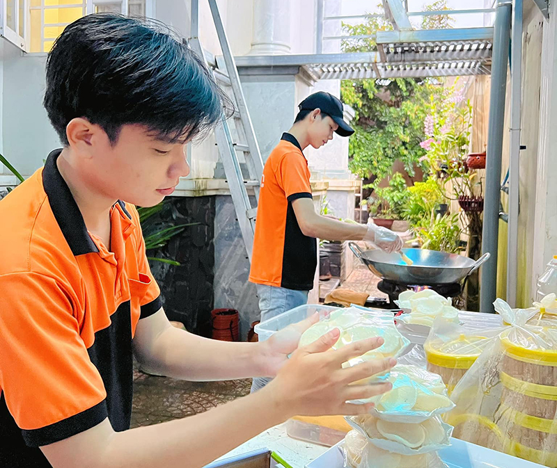 Huỳnh Ninh - dịch vụ nhà hàng lưu động tại Vĩnh long