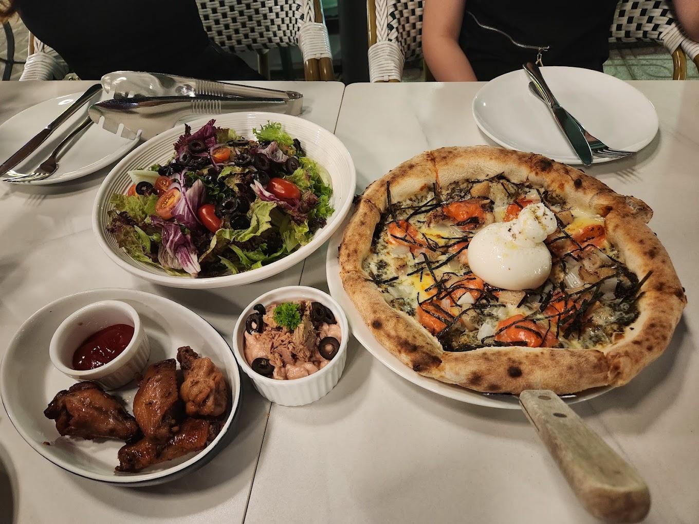 cửa hàng bánh pizza TPHCM