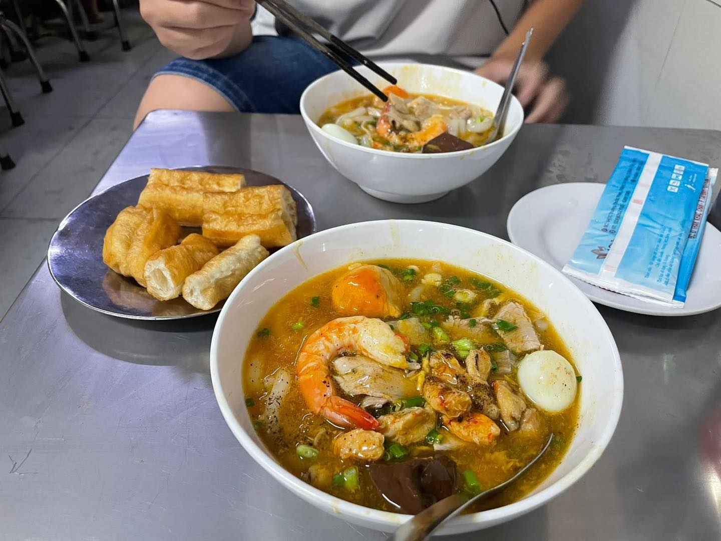 Quán ăn đường Trần Khắc Chân