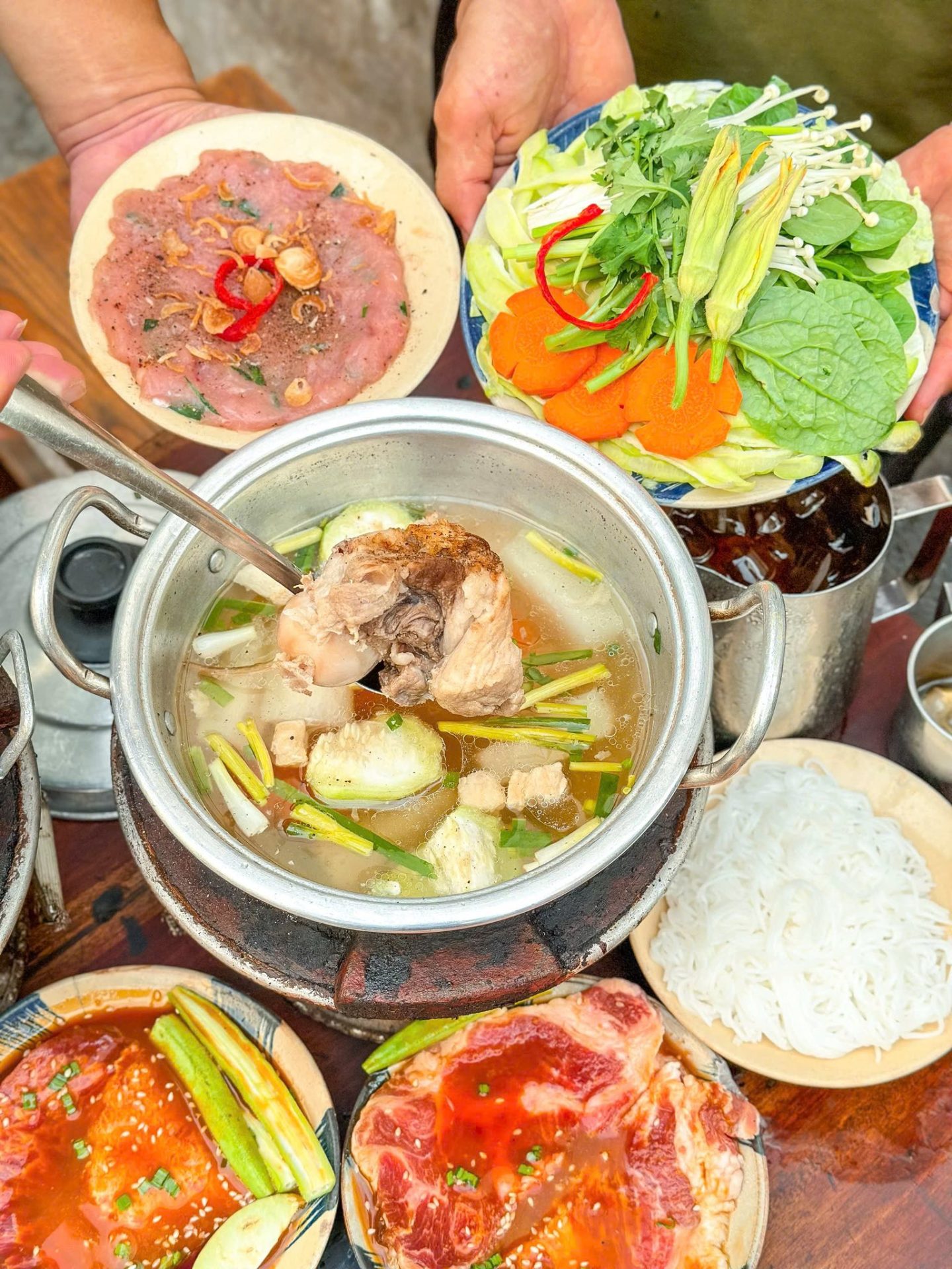 Tiệm lẩu nướng Má Hai đường Nguyễn Thượng Hiền