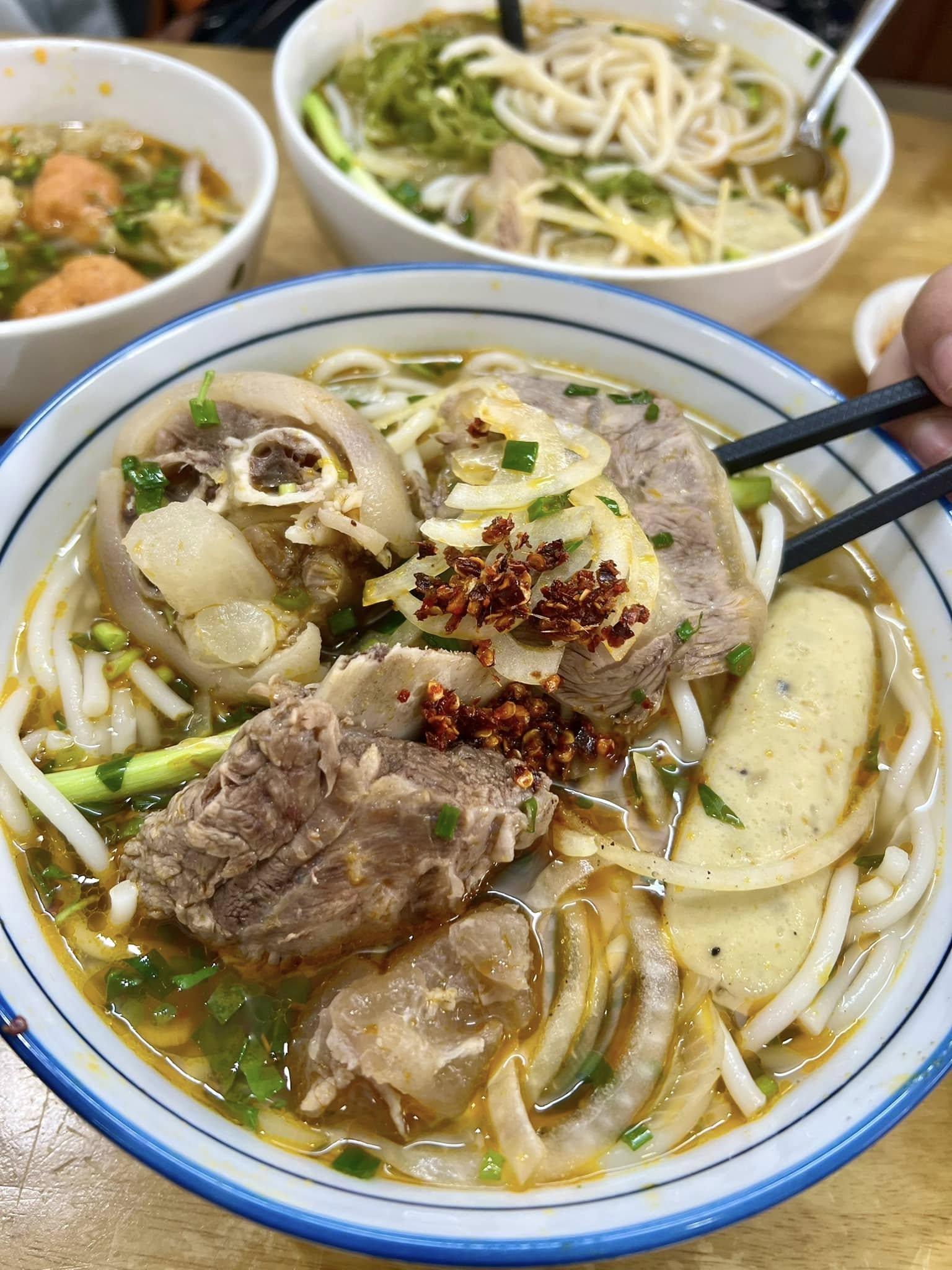 Ăn gì ở Đường Bắc Hải